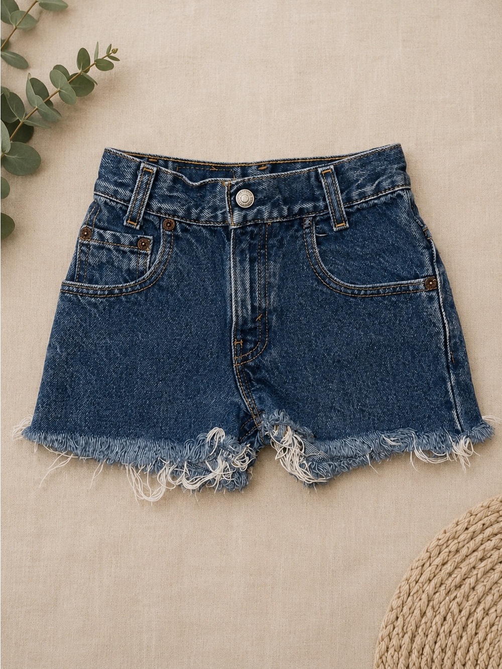 Levi’s 550 Girls Size 6 Medium Wash Frayed Cutoff Denim Shorts